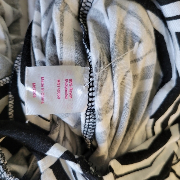 NWT 70s inspired Blk/wht Geometric Longsleeve Pant Jumpsuit Sz M - Picture 4 of 4